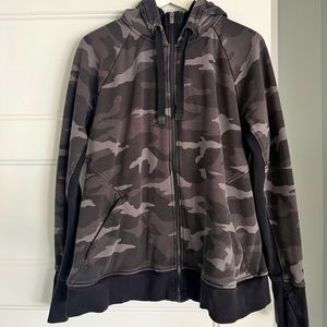 Athleta Triumph Hoodie Camo size XL